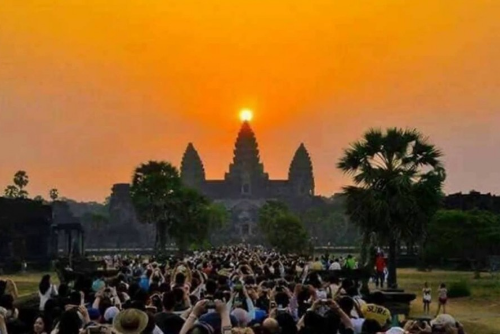 Angkor Wat: Small Circuit Tour by Only Mini Van