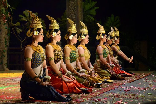 The Hidden Trail of Angkor and The village on stile  With 257 $ per person only