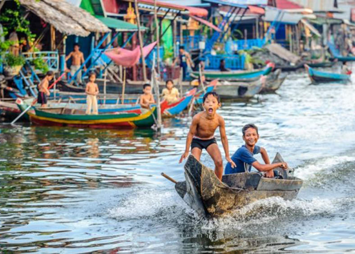 1. Tour the village of Kompong Phluk