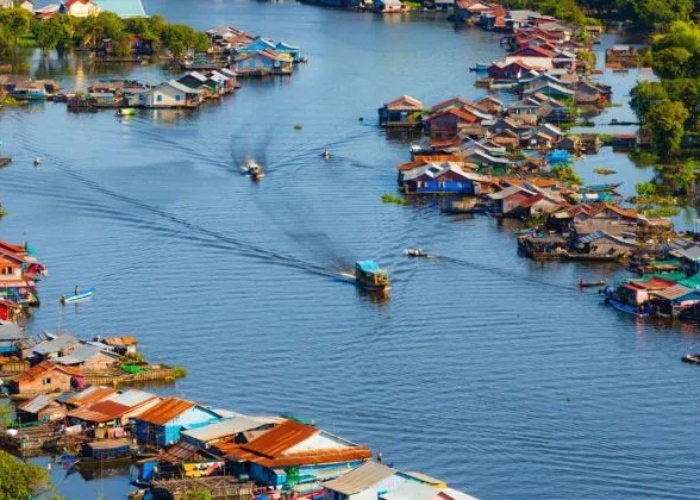 2. Countryside view along the way to Kompong pluk